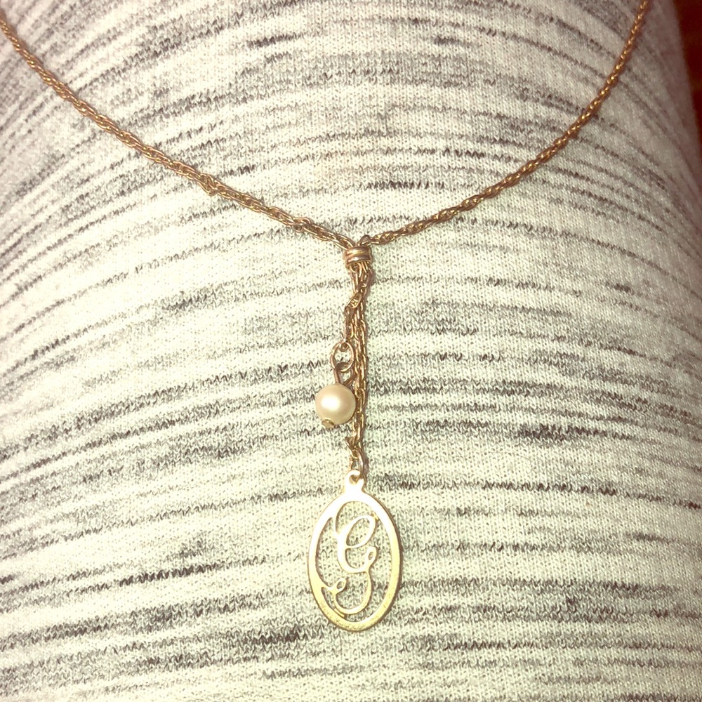 Beautiful g necklace